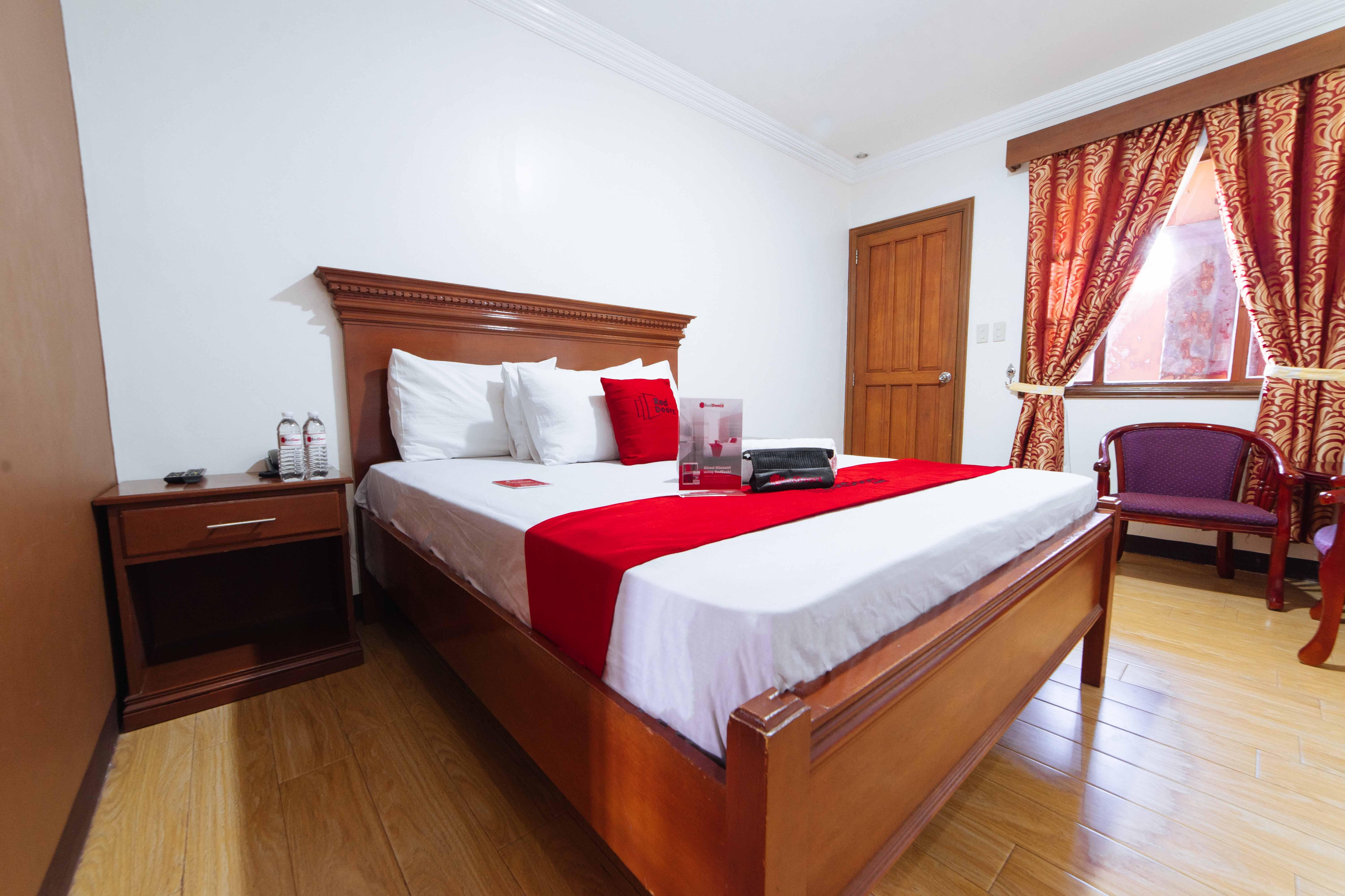 Reddoorz Plus @ Starhomes Olivianville Tarlac City Dış mekan fotoğraf