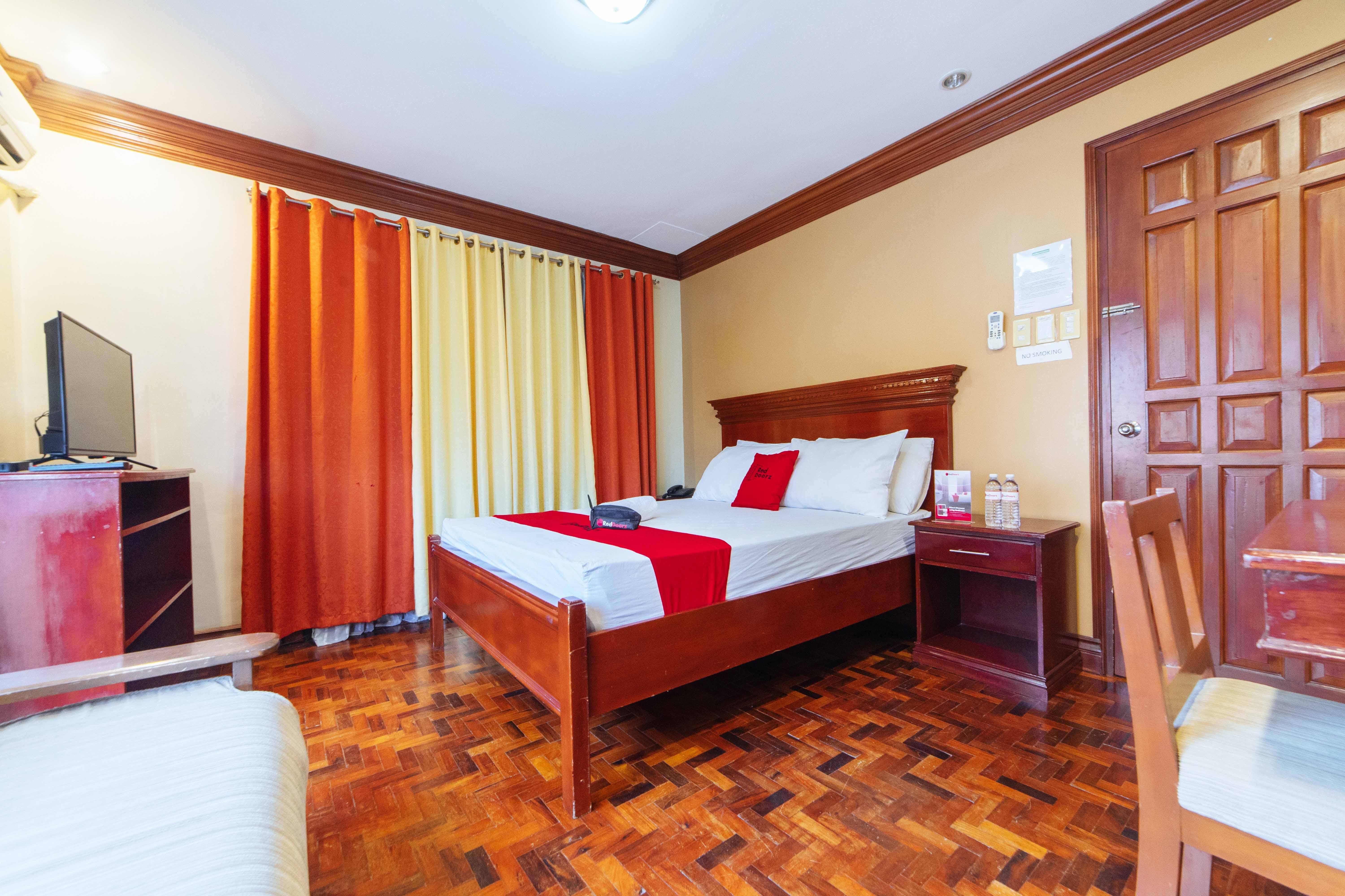 Reddoorz Plus @ Starhomes Olivianville Tarlac City Dış mekan fotoğraf