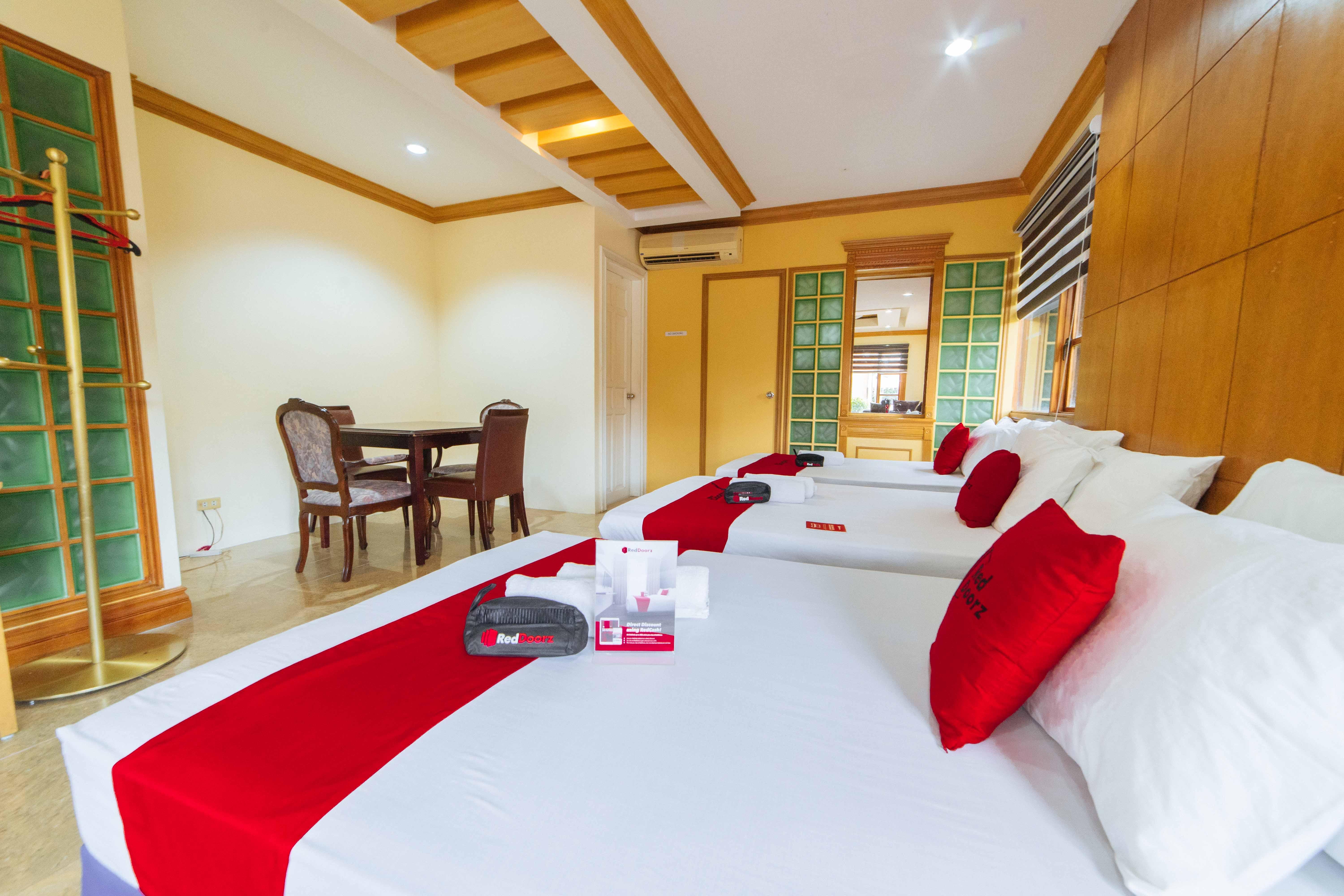 Reddoorz Plus @ Starhomes Olivianville Tarlac City Dış mekan fotoğraf