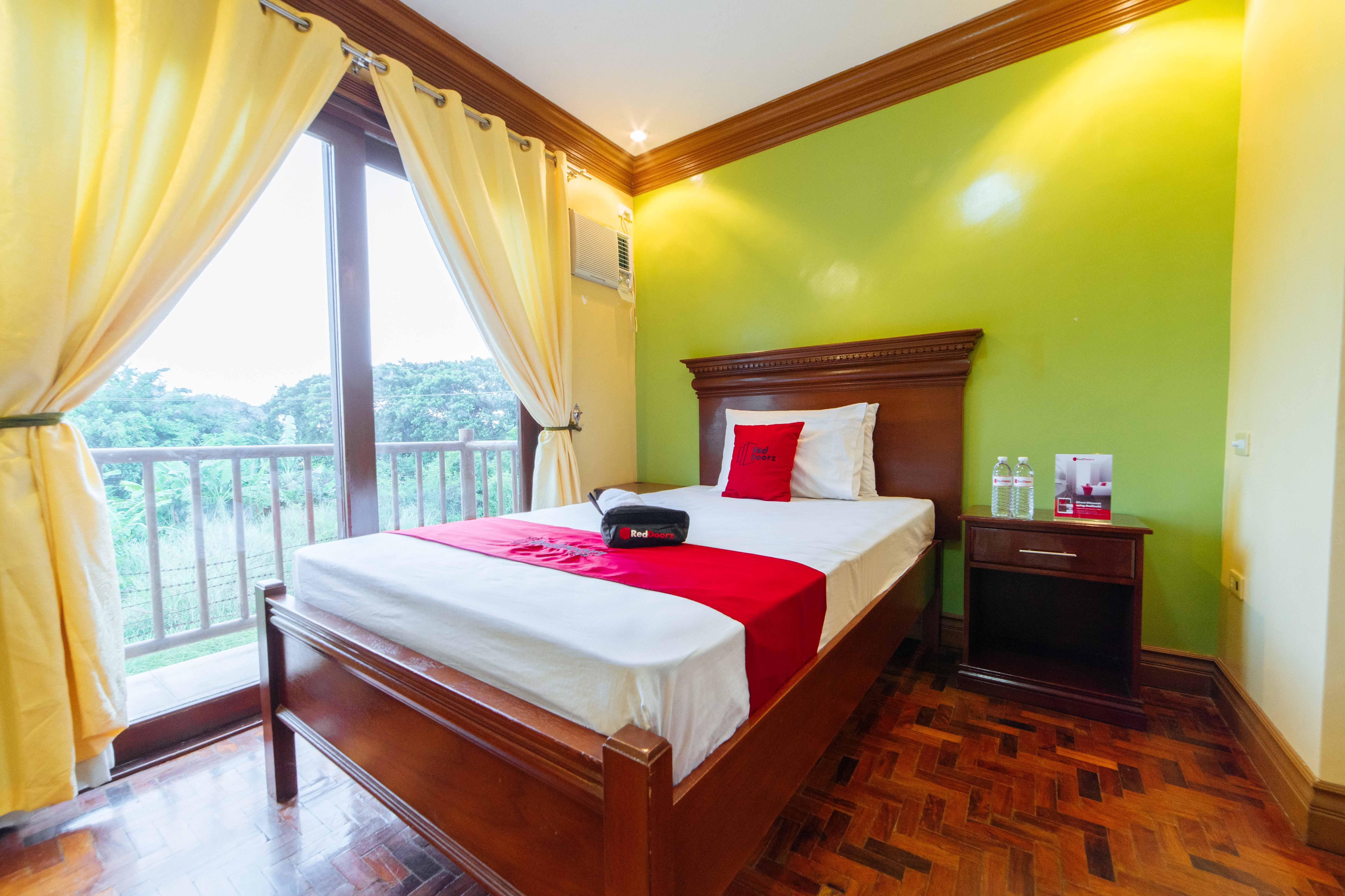 Reddoorz Plus @ Starhomes Olivianville Tarlac City Dış mekan fotoğraf