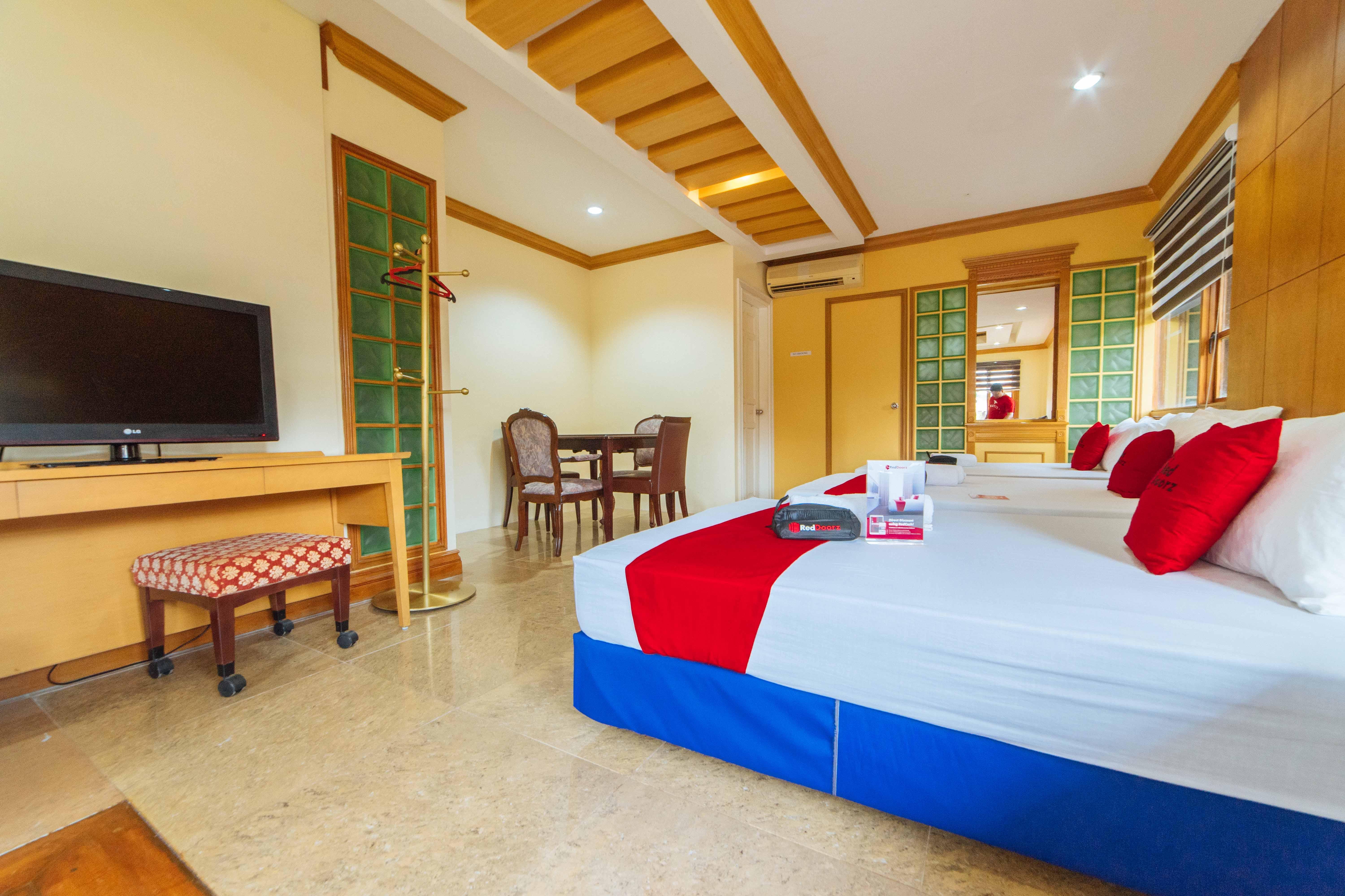 Reddoorz Plus @ Starhomes Olivianville Tarlac City Dış mekan fotoğraf