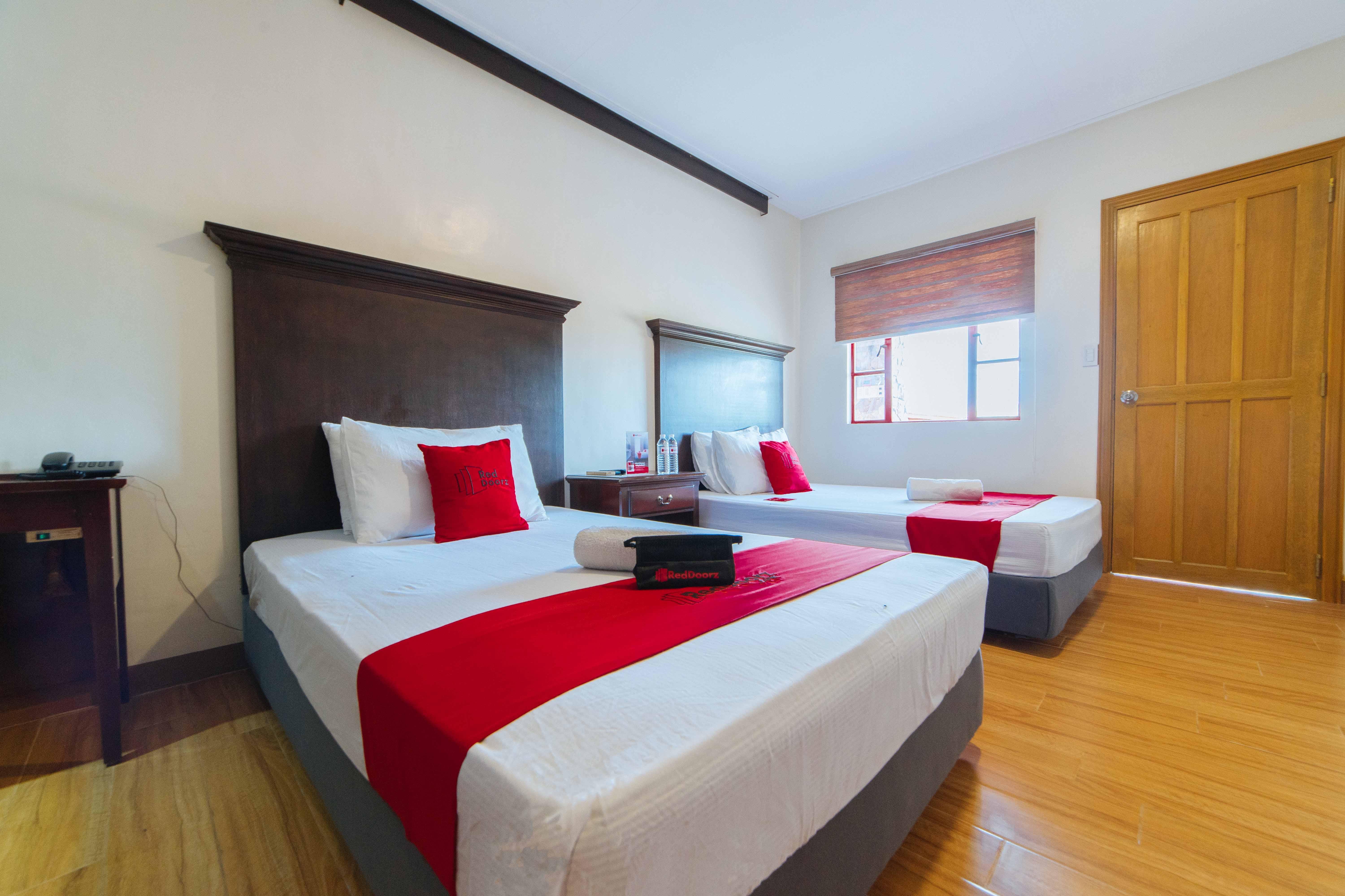 Reddoorz Plus @ Starhomes Olivianville Tarlac City Dış mekan fotoğraf