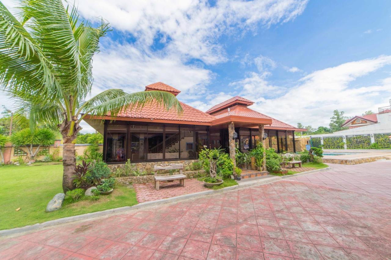 Reddoorz Plus @ Starhomes Olivianville Tarlac City Dış mekan fotoğraf