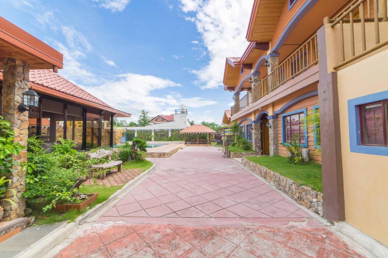 Reddoorz Plus @ Starhomes Olivianville Tarlac City Dış mekan fotoğraf