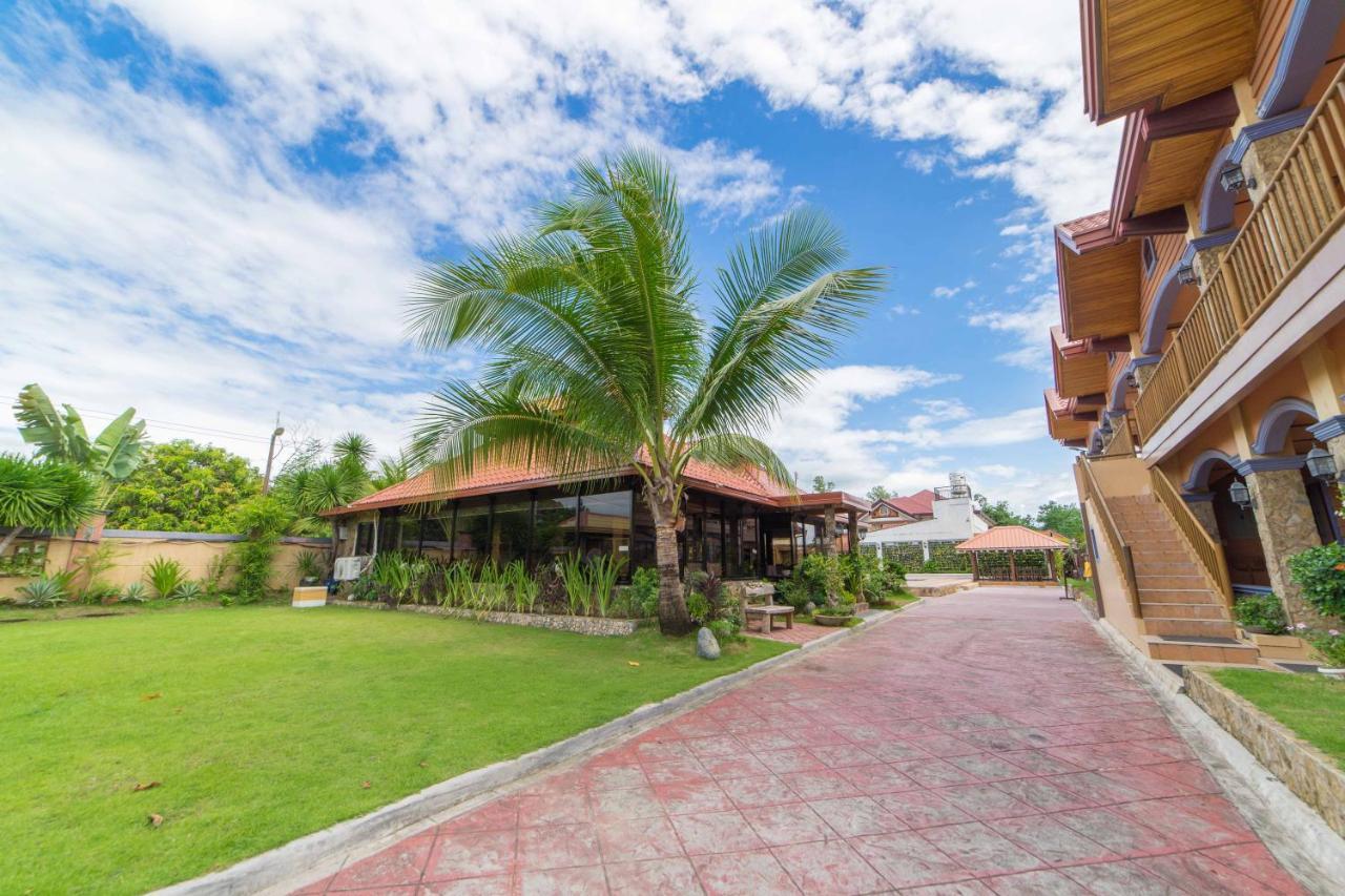 Reddoorz Plus @ Starhomes Olivianville Tarlac City Dış mekan fotoğraf