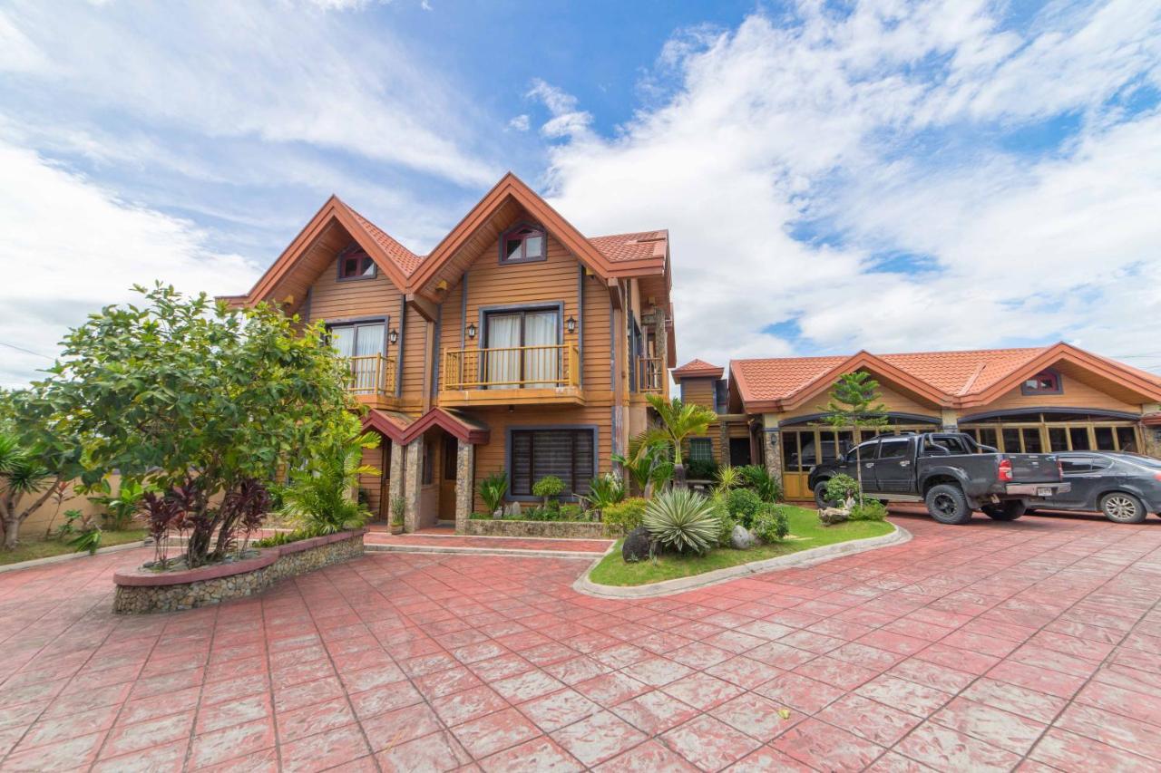 Reddoorz Plus @ Starhomes Olivianville Tarlac City Dış mekan fotoğraf