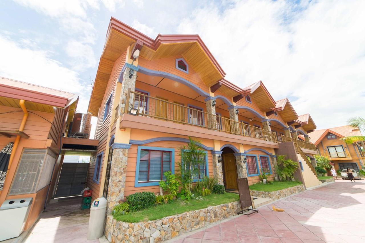 Reddoorz Plus @ Starhomes Olivianville Tarlac City Dış mekan fotoğraf