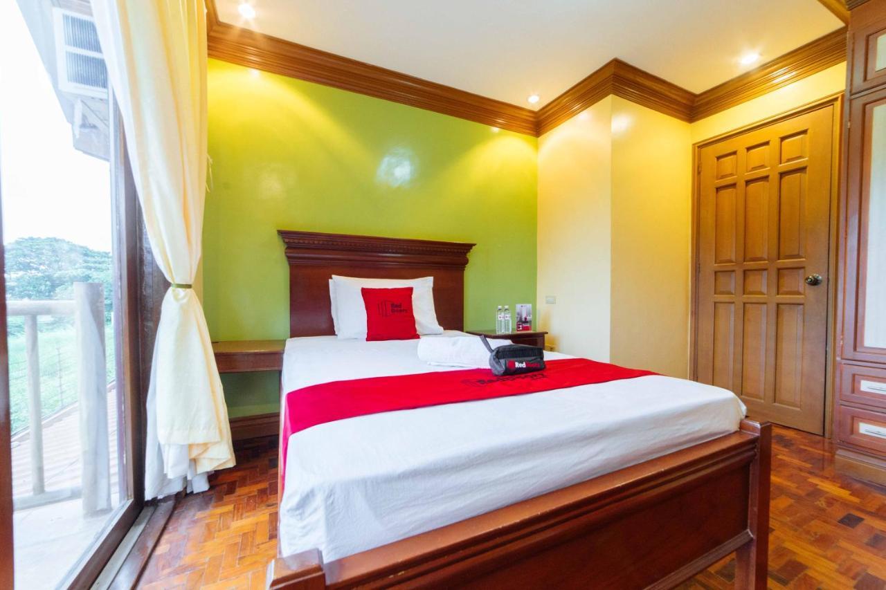 Reddoorz Plus @ Starhomes Olivianville Tarlac City Dış mekan fotoğraf