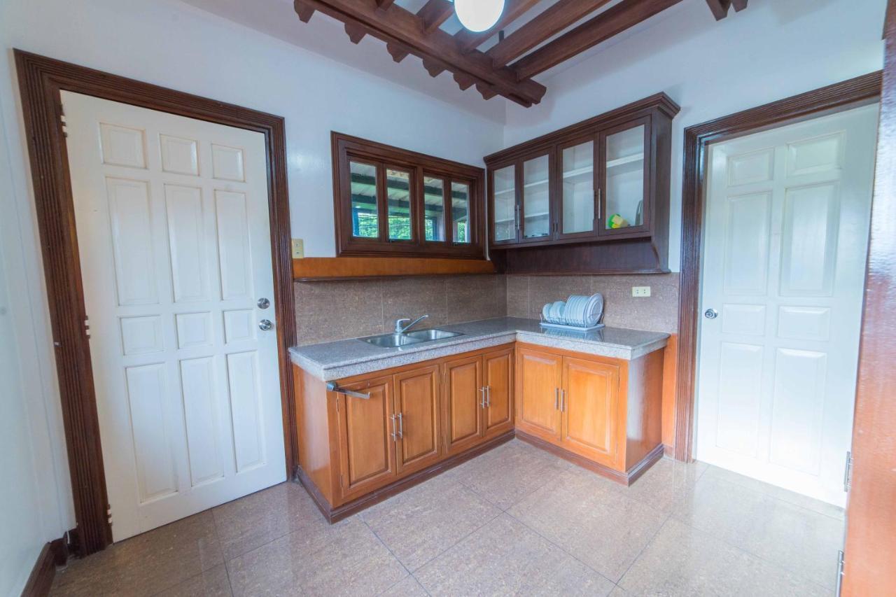 Reddoorz Plus @ Starhomes Olivianville Tarlac City Dış mekan fotoğraf