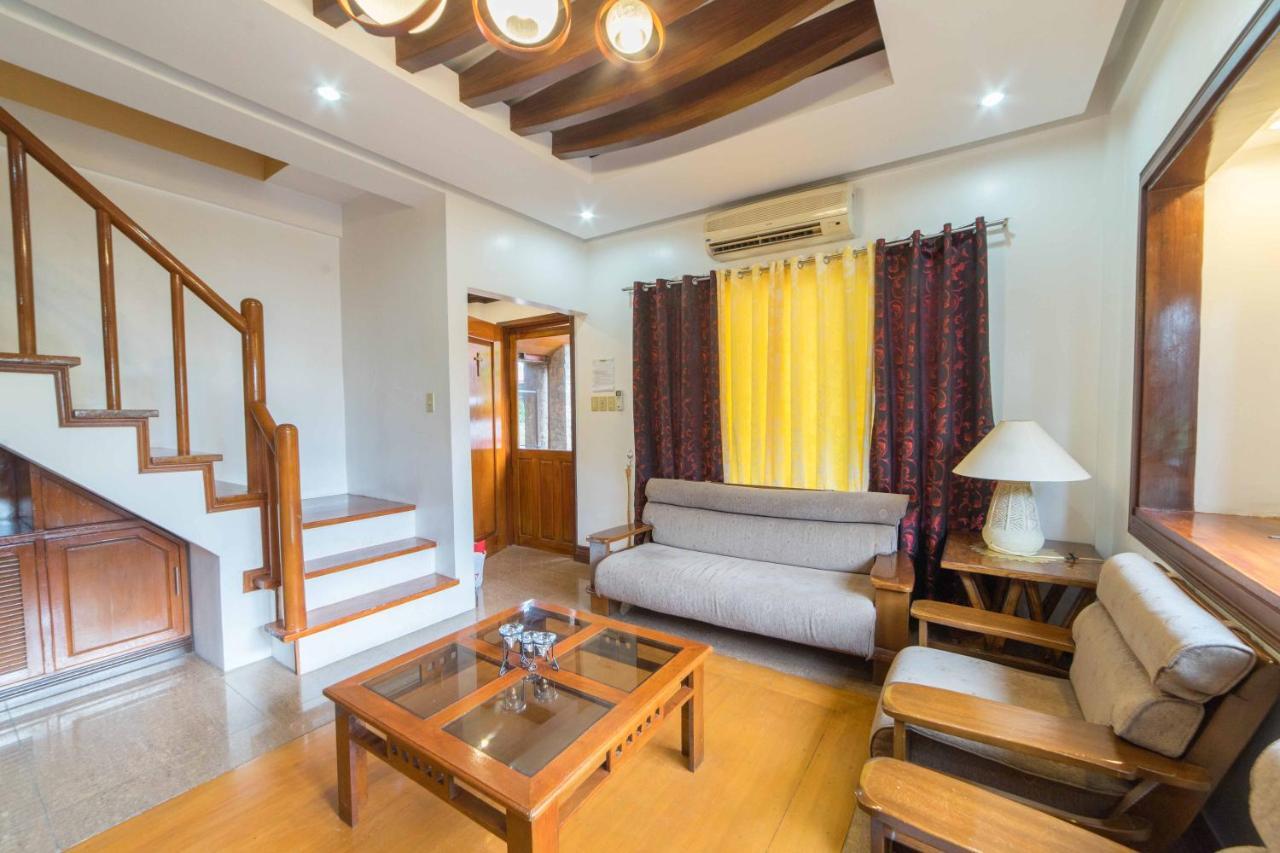Reddoorz Plus @ Starhomes Olivianville Tarlac City Dış mekan fotoğraf
